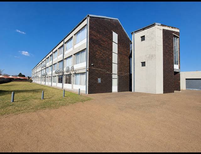 2 BEDROOM APARTMENT FOR SALE IN THREE RIVERS